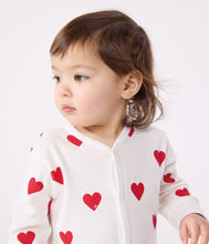 Load image into Gallery viewer, FW26 - A00E9 01 WHITE RED BABY FALL WINTER 2026 HEARTS NEWBORN