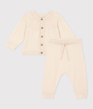Load image into Gallery viewer, A082Z LABRADOR 01 CREAM NEWBORN OUTFITS
