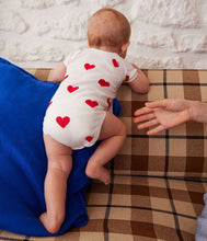 Load image into Gallery viewer, AW24 - A04O7 00 WHITE RED BODYSUITS FALL WINTER 2024/25 HEARTS NEWBORN PERMANENTS
