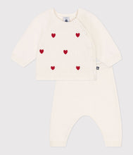 Load image into Gallery viewer, AW25 - A0DTS 01 WHITE RED FALL WINTER 2025/26 HEARTS NEWBORN OUTFITS
