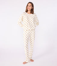 Load image into Gallery viewer, AW25 - A0DV7 01 WHITE GOLD LONG SLEEVES FALL WINTER 2025/26 HEARTS HOMEWEAR PYJAMAS
