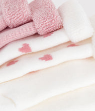 Load image into Gallery viewer, AW25 - A0DVC 00 PINK WHITE ACCESSORIES FALL WINTER 2025/26 HEARTS SOCKS
