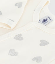 Load image into Gallery viewer, AW25 - A0ERJ 01 WHITE SILVER FALL WINTER 2025/26 HEARTS NEWBORN OUTFITS
