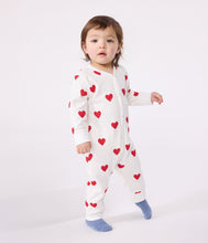 Load image into Gallery viewer, FW26 - A00E9 01 WHITE RED BABY FALL WINTER 2026 HEARTS NEWBORN
