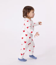 Load image into Gallery viewer, FW26 - A00E9 01 WHITE RED BABY FALL WINTER 2026 HEARTS NEWBORN
