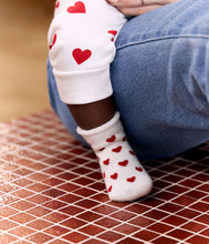 Load image into Gallery viewer, FW26 - A08ZT 00 WHITE RED ACCESSORIES BABY FALL WINTER 2026 HEARTS
