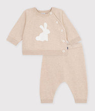 Load image into Gallery viewer, FW26 - A0GIW 01 BEIGE BABY FALL WINTER 2026 GIFT NEW ARRIVAL SETS
